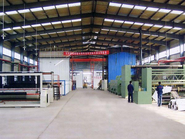 經編滌綸土工格柵車間一角